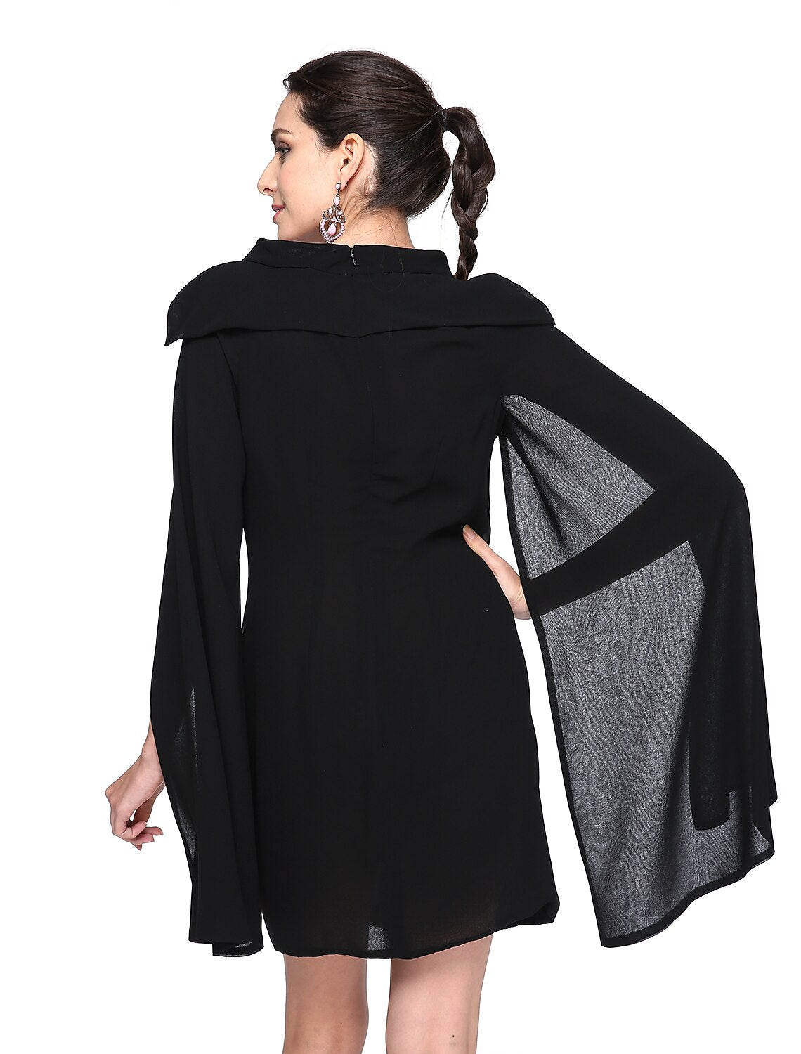 Abito nero a trapezio per le feste, corto/mini, senza maniche, con scollo gioiello, in chiffon con pieghe, per invitati a nozze